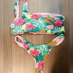 Dippin Daisy’s 1 Shoulder Floral Bikini